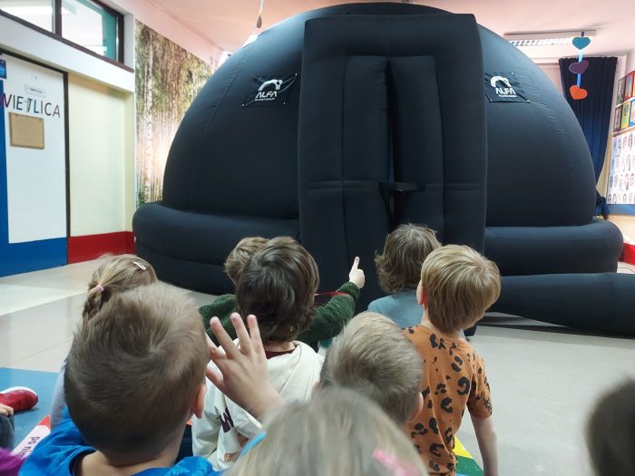 Mobilne Planetarium w szkole