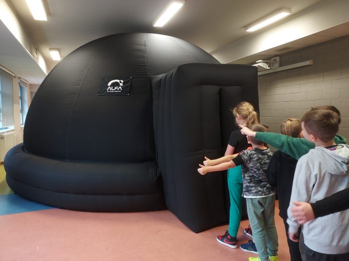 Mobilne Planetarium w szkole