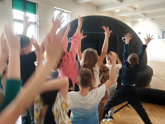 Radość z odwiedzin mobilnego Planetarium